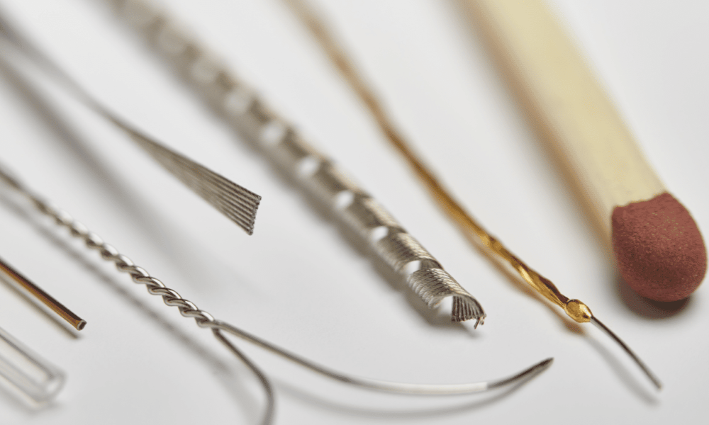 en närbild av olika typer av verktyg