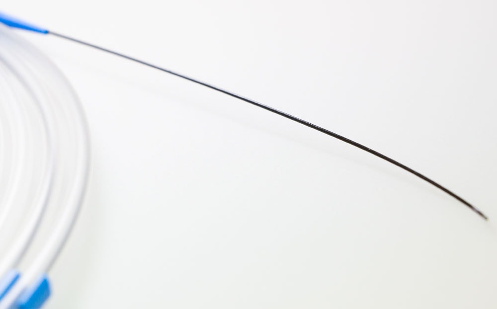 en närbild av en nål