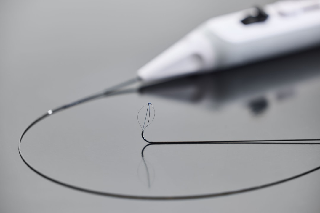 en närbild av en nål