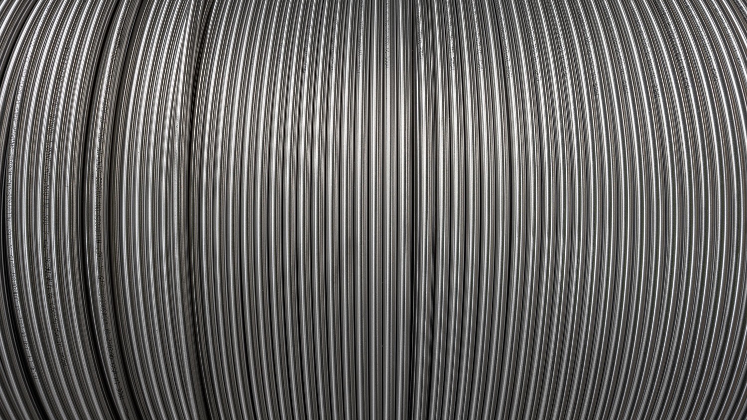 a close up of a wire