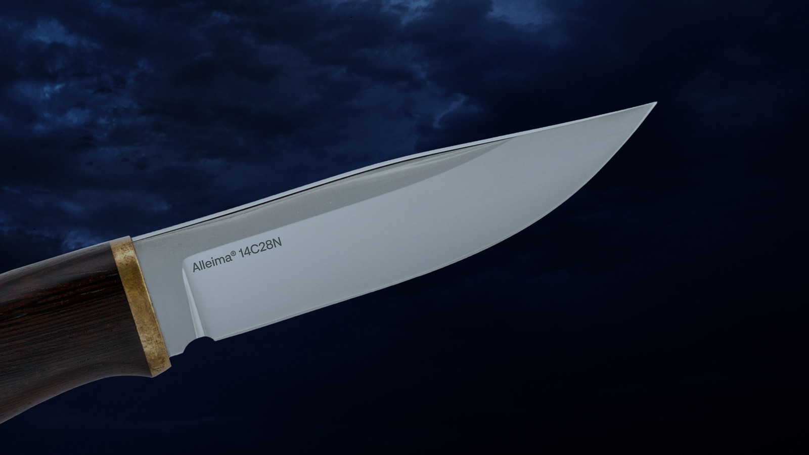 a knife with a sharp blade