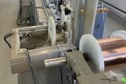 en maskin med hjul i en fabrik