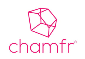 en logotyp med en rosa kub