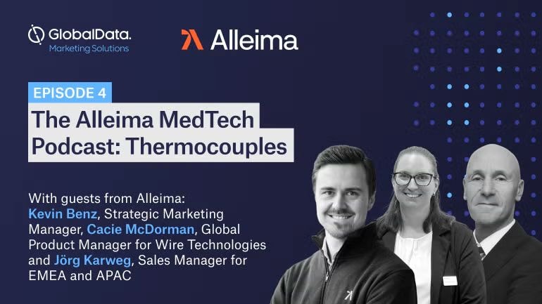 en grupp människor som poserar för ett foto